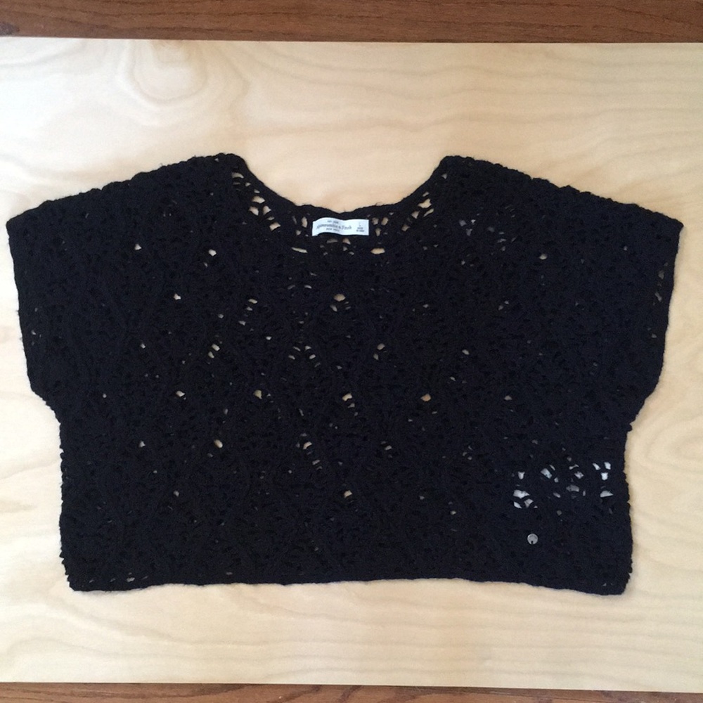 NWT-Abercrombie black crochet crop top